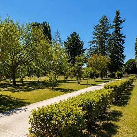 Grand Chaleureux En Pleine Nature à